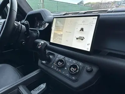 Land Rover Defender 110 V8 Octa — Le SUV premium ultime avec 635 ch et service inclus — Miniatur 13