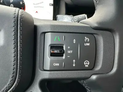 Land Rover Defender 110 V8 Octa — Le SUV premium ultime avec 635 ch et service inclus — Miniatur 20