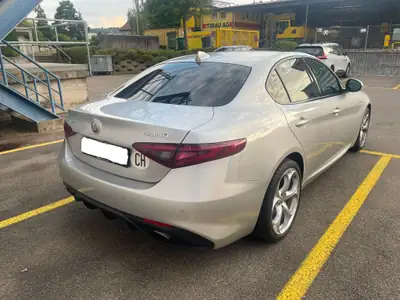 Alfa Romeo Giulia 2.0 Q4 Veloce — Berline sportive 280 ch, transmission intégrale — side view