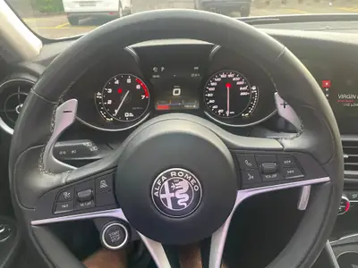 Alfa Romeo Giulia 2.0 Q4 Veloce — Berline sportive 280 ch, transmission intégrale — dashboard