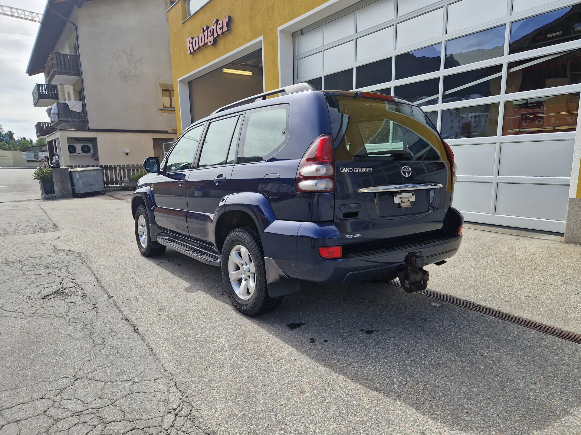 Toyota Land Cruiser — 7 places, diesel robuste, kilométrage modéré