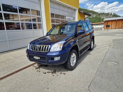 Toyota Land Cruiser — 7 places, diesel robuste, kilométrage modéré — côté