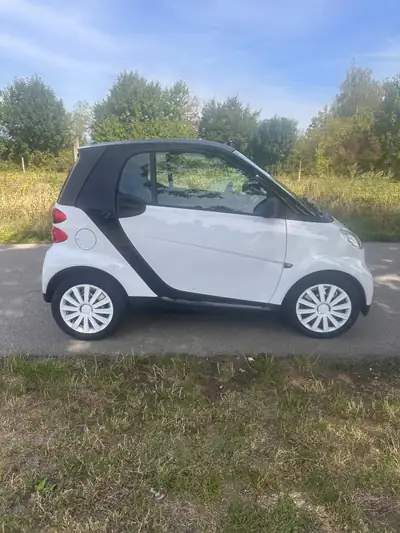 Smart Fortwo 1000 61 Pure MHD — Le citadin écologique et économique — Seitenansicht