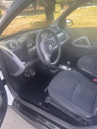 Smart Fortwo 1000 61 Pure MHD — Le citadin écologique et économique — Miniatur 9