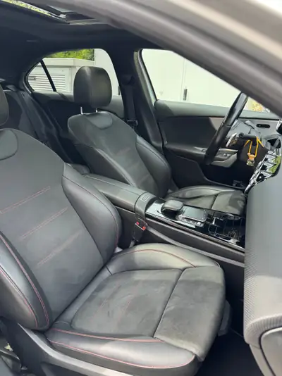 Mercedes-Benz A 220 AMG Line 4Matic — Berline compacte sportive, 135 000 km, sans sinistre — interior