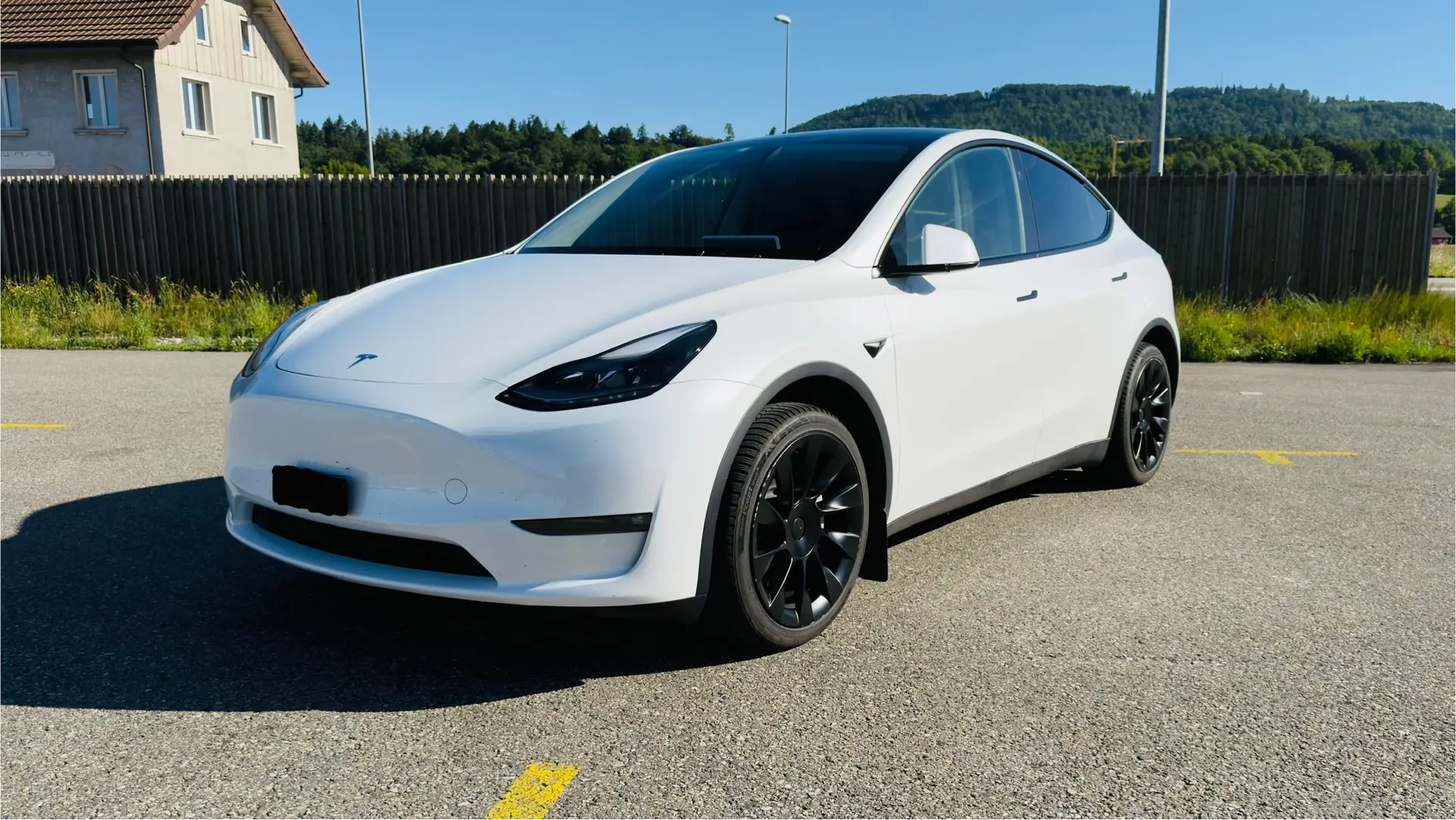 Tesla Model Y 2024 occasion Oftringen — 1
