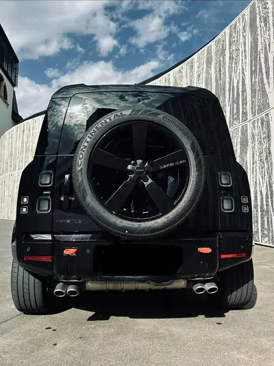 Land Rover Defender 5.0 V8 X — Le SUV légendaire en version performance 425 ch — Armaturenbrett