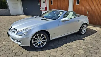 Mercedes-Benz SLK 200 Kompressor — Cabriolet sportif 2004, moteur suralimenté — exterior view