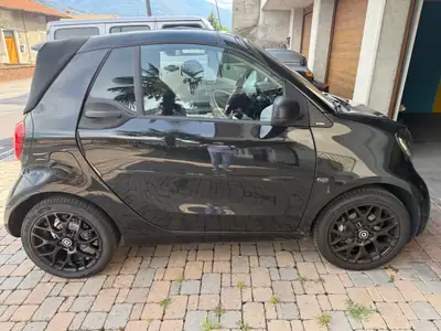 Smart Fortwo 0.9 Citypassion Twinamic — Cabriolet urbain agile et économique — vista posteriore
