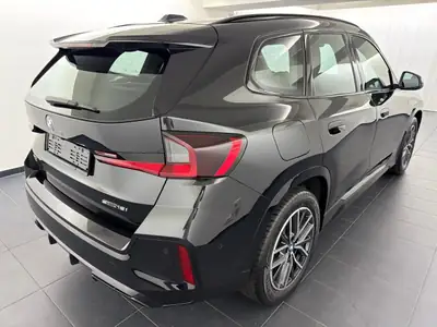 BMW X1 sDrive 18i M Sport 2026 — SUV compact sportif, première main, faible kilométrage — Heckansicht