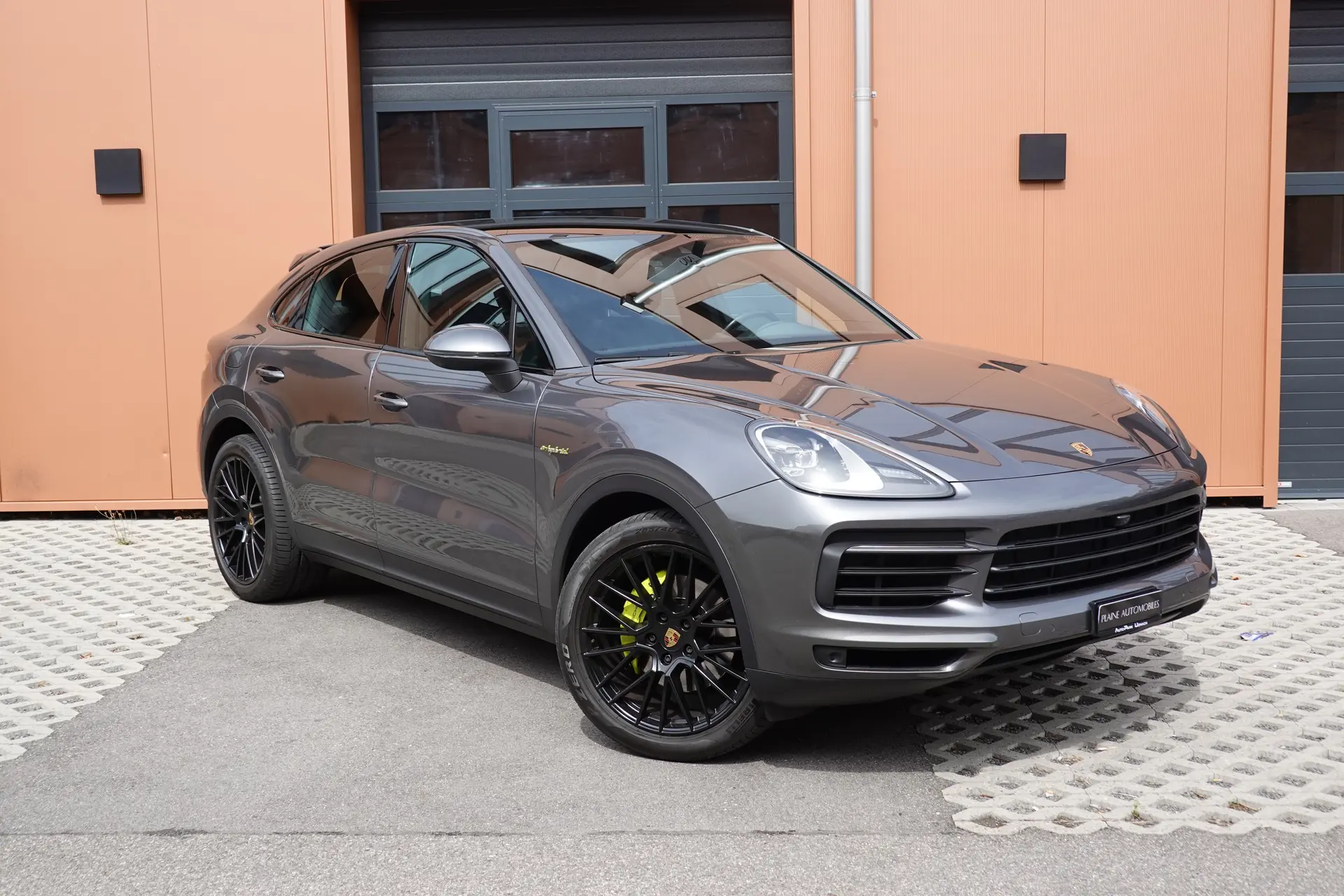 Porsche Cayenne Coupé E-Hybrid — SUV sportif rechargeable, 83'990 km, équipement premium