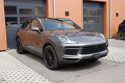 Porsche Cayenne Coupé E-Hybrid — SUV sportif rechargeable, 83'990 km, équipement premium — vista posteriore