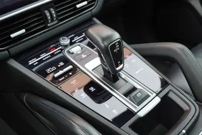 Porsche Cayenne Coupé E-Hybrid — SUV sportif rechargeable, 83'990 km, équipement premium — Miniatura 16