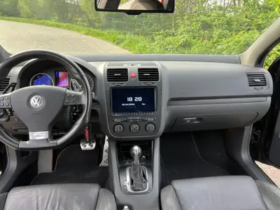 VW Golf 3.2 V6 R32 DSG 4motion — Sportive intégrale, 250 ch et fraîchement révisée — cruscotto