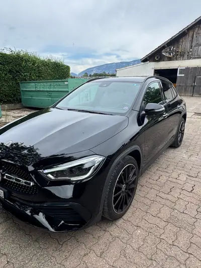 Mercedes-Benz GLA 200 AMG Line — SUV compact sportif, 45 000 km, sans sinistre — fianco