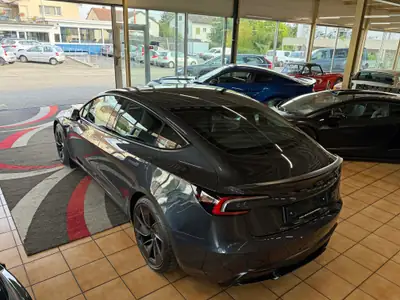 Tesla Model 3 Performance Highland 2025 — Électrique haute performance, quasi neuve — vista posteriore