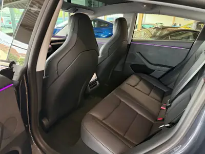Tesla Model 3 Performance Highland 2025 — Électrique haute performance, quasi neuve — Miniatura 9