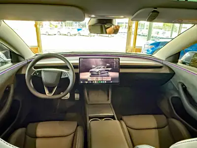 Tesla Model 3 Performance Highland 2025 — Électrique haute performance, quasi neuve — Miniatura 10
