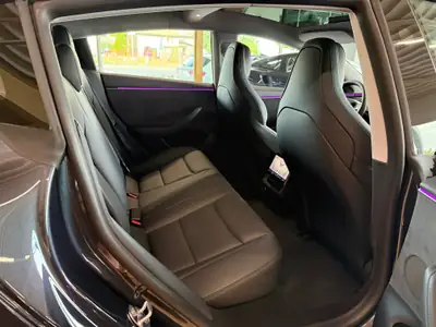 Tesla Model 3 Performance Highland 2025 — Électrique haute performance, quasi neuve — Miniatura 11