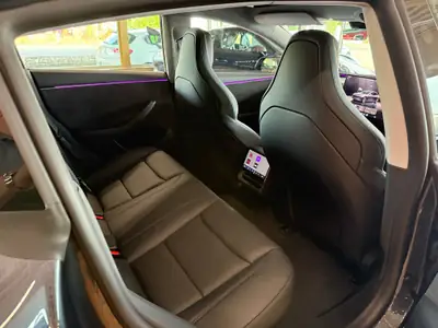 Tesla Model 3 Performance Highland 2025 — Électrique haute performance, quasi neuve — Miniatura 13