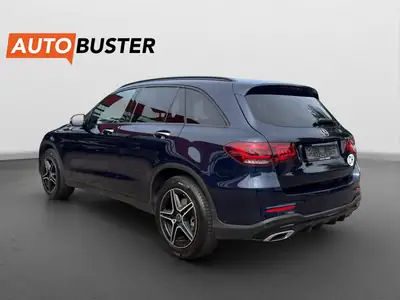 Mercedes-Benz GLC 300 AMG Line — SUV hybride 4Matic, entretien impeccable — Heckansicht