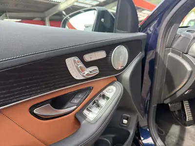 Mercedes-Benz GLC 300 AMG Line — SUV hybride 4Matic, entretien impeccable — Miniatur 17