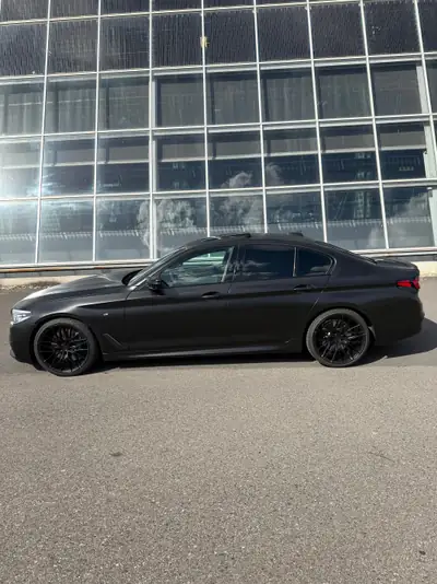 BMW M550i xDrive SAG — Berline sportive 462 ch, 88 000 km, sans sinistre — côté