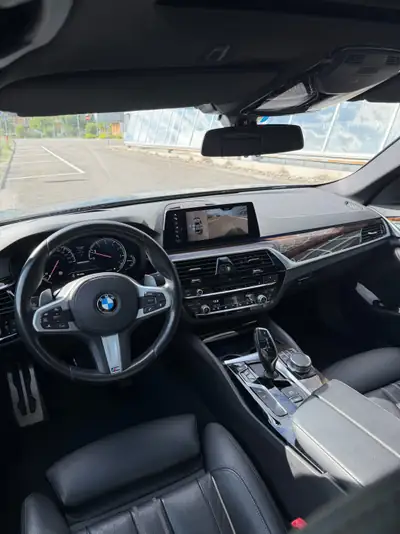 BMW M550i xDrive SAG — Berline sportive 462 ch, 88 000 km, sans sinistre — Miniature 11