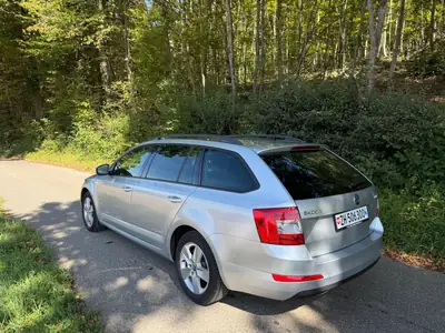 Skoda Octavia Elegance 1.6 TDI DSG — Break robuste, diesel économe, entretien complet — intérieur