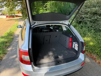 Skoda Octavia Elegance 1.6 TDI DSG — Break robuste, diesel économe, entretien complet — Miniature 8