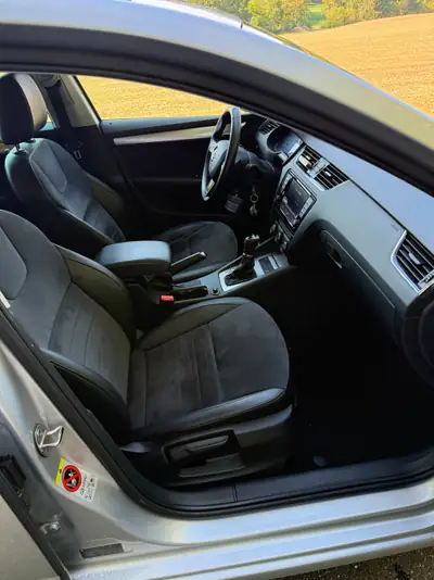 Skoda Octavia Elegance 1.6 TDI DSG — Break robuste, diesel économe, entretien complet — Miniature 11