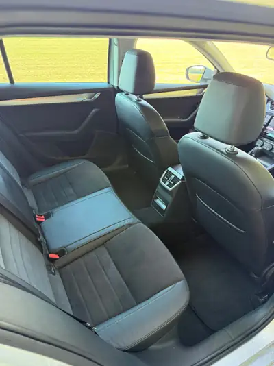 Skoda Octavia Elegance 1.6 TDI DSG — Break robuste, diesel économe, entretien complet — Miniature 10