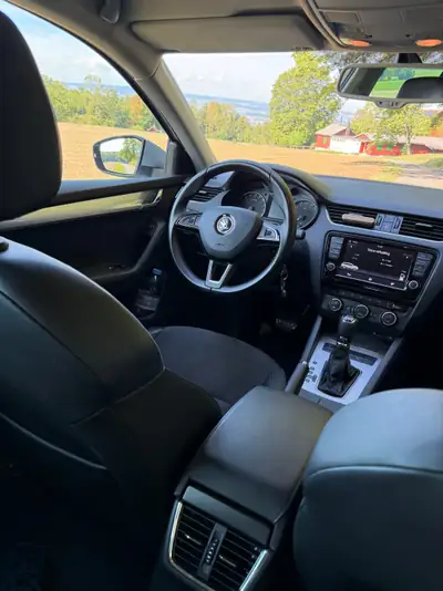 Skoda Octavia Elegance 1.6 TDI DSG — Break robuste, diesel économe, entretien complet — Miniature 12