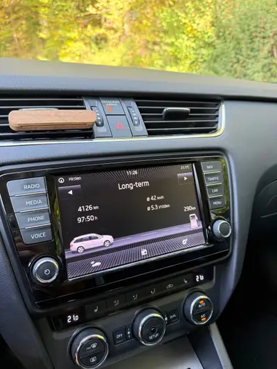 Skoda Octavia Elegance 1.6 TDI DSG — Break robuste, diesel économe, entretien complet — Miniature 17