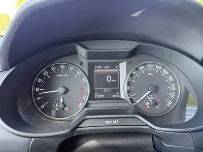 Skoda Octavia Elegance 1.6 TDI DSG — Break robuste, diesel économe, entretien complet — Miniature 19