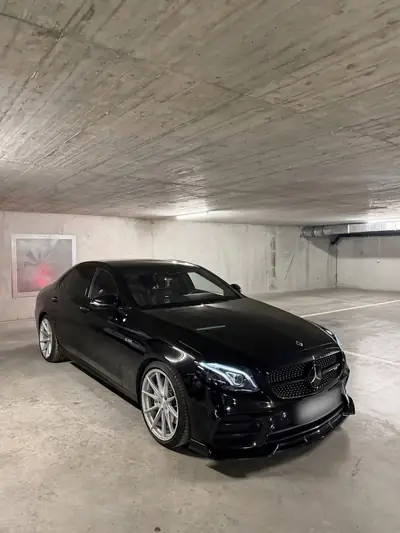 Mercedes-Benz E 43 AMG 4matic — Berline sportive 401 ch, transmission intégrale — side view