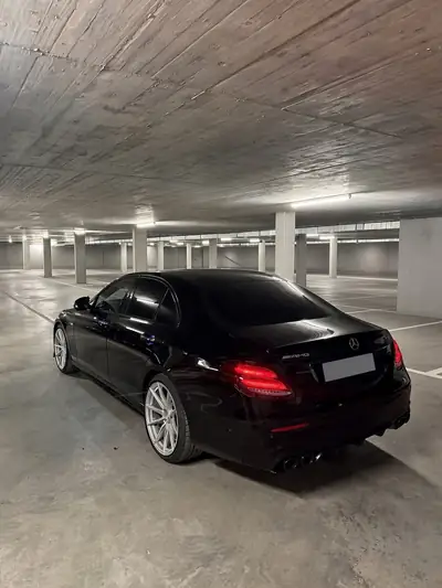 Mercedes-Benz E 43 AMG 4matic — Berline sportive 401 ch, transmission intégrale — rear view