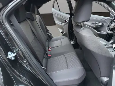 Toyota Yaris Cross 1.5 Hybrid Style — Citycar écologique avec garantie constructeur jusqu'à 10 ans — Miniatura 18