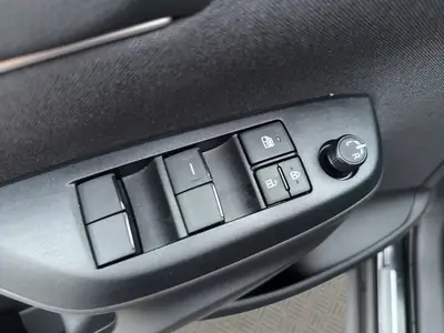 Toyota Yaris Cross 1.5 Hybrid Style — Citycar écologique avec garantie constructeur jusqu'à 10 ans — Miniatura 22