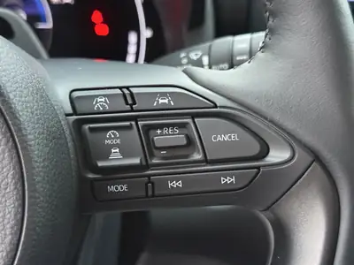 Toyota Yaris Cross 1.5 Hybrid Style — Citycar écologique avec garantie constructeur jusqu'à 10 ans — Miniatura 25