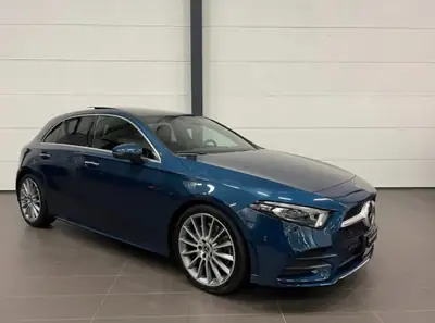 Mercedes-Benz Classe A 250 AMG Line — Berline compacte sportive, toit panoramique et caméra 360° — vue extérieure
