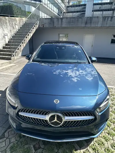 Mercedes-Benz Classe A 250 AMG Line — Berline compacte sportive, toit panoramique et caméra 360° — détail