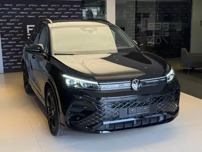 VW Tiguan 1.5 TSI evo2 mHEV R-Line — SUV hybride essence, 18 600 km seulement — Heckansicht