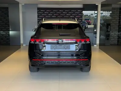 VW Tiguan 1.5 TSI evo2 mHEV R-Line — SUV hybride essence, 18 600 km seulement — Armaturenbrett