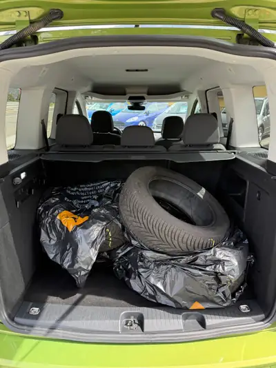 VW Caddy 2.0 TDI Liberty — Monospace pratique, diesel économique, sans sinistre — Miniatura 15