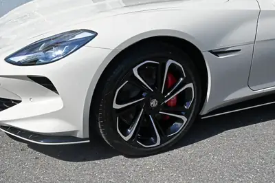 MG Cyberster 77kWh 4WD — Cabriolet électrique sportif, premier propriétaire suisse — intérieur