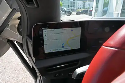 MG Cyberster 77kWh 4WD — Cabriolet électrique sportif, premier propriétaire suisse — Miniature 13