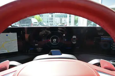 MG Cyberster 77kWh 4WD — Cabriolet électrique sportif, premier propriétaire suisse — Miniature 14