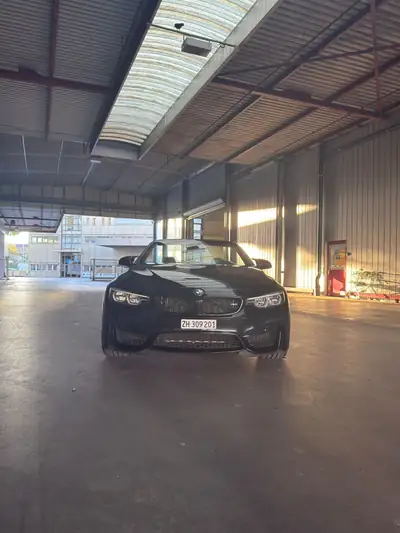 BMW M4 Competition Cabriolet — 450 ch, toiture électrique, occasion rare — arrière