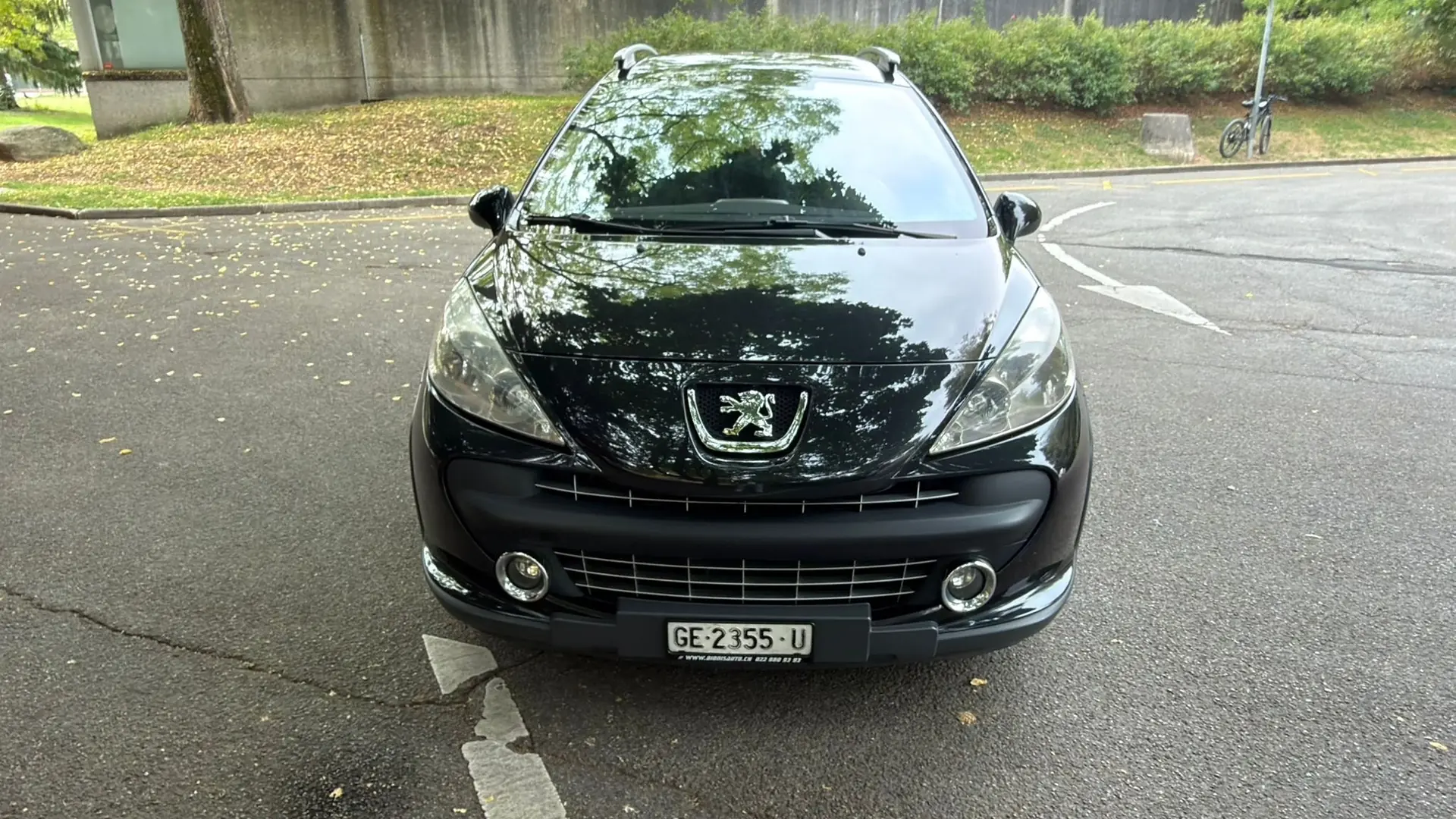 Peugeot 207 SW 1.6 16V Outdoor — Monospace compact robuste, toit panoramique, 115'000 km — vista esterna